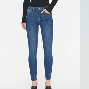 Frame Le High Skinny size 25 retails for $228